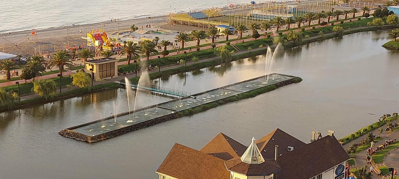 E&S Apartment - Sunset & Sea View Batumi Esterno foto