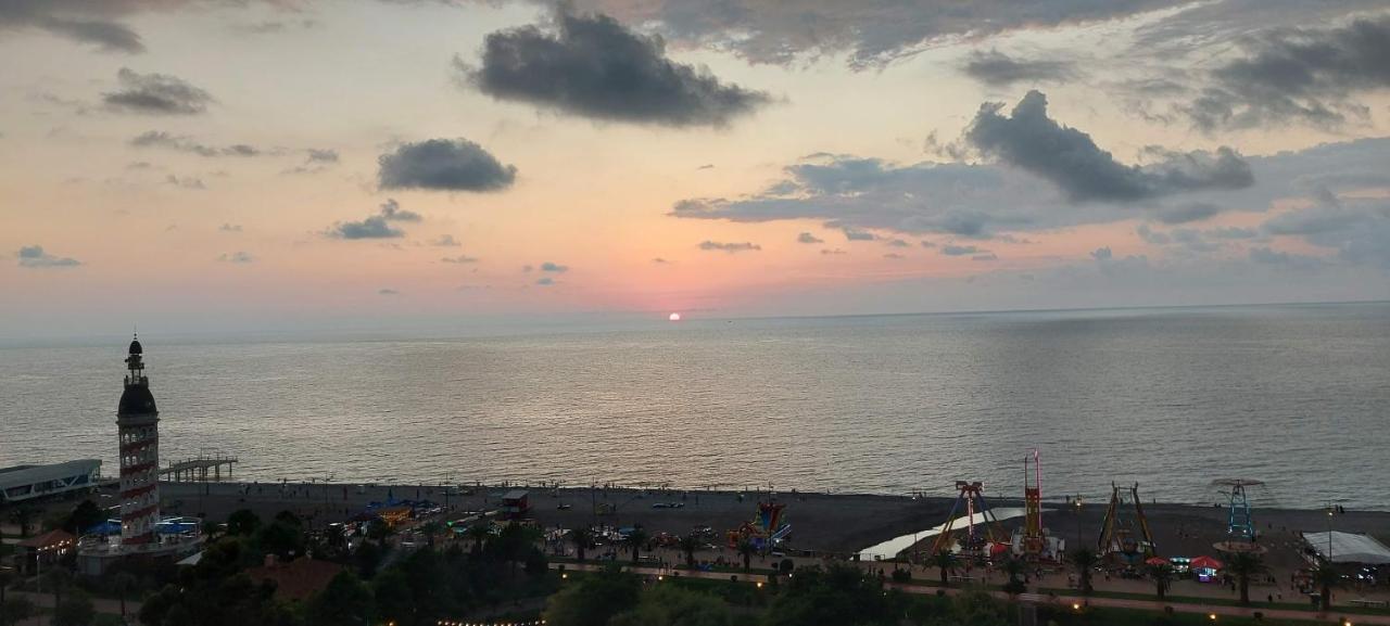 E&S Apartment - Sunset & Sea View Batumi Esterno foto