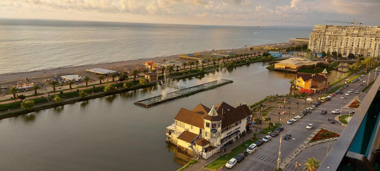 E&S Apartment - Sunset & Sea View Batumi Esterno foto