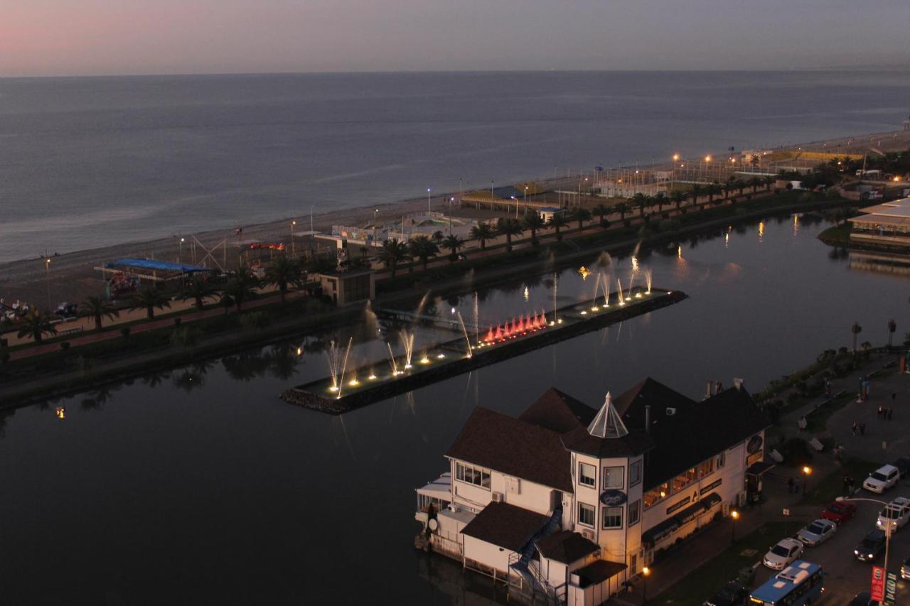 E&S Apartment - Sunset & Sea View Batumi Esterno foto